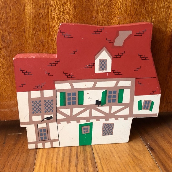 The Cat’s Meow Nursery Rhyme Series Crooked House - Picture 1 of 3